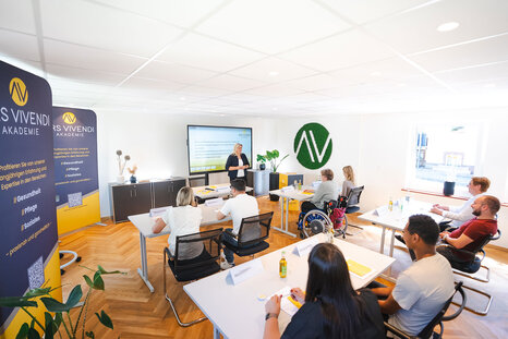 Die Ars Vivendi Akademie: Seminare, Coaching und Supervision für Pflegekräfte an.